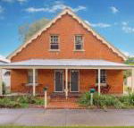 Eliza 1875 Red Brick Duplex Townhouse - Accommodation Newcastle