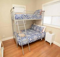 Just Renovated 2BR Cottage in Heart of Wentworth - Accommodation Newcastle