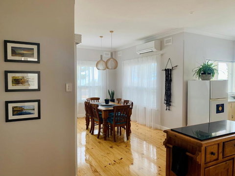 Jewel Of The South Beachfront Holiday Rental - Accommodation Newcastle 1