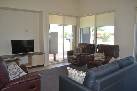 Grange Water View Yarrawonga - Accommodation Newcastle 6