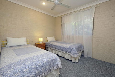 ACACIA WEEKLY ONLY - Accommodation Newcastle 4