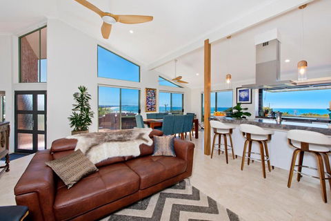 Panorama Beach House - Accommodation Newcastle 4
