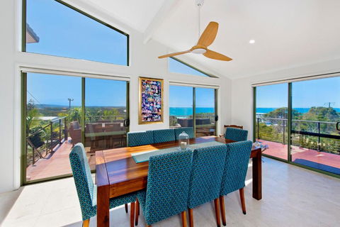 Panorama Beach House - Accommodation Newcastle 2
