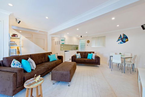 Allure By The Sea - Accommodation Newcastle 5