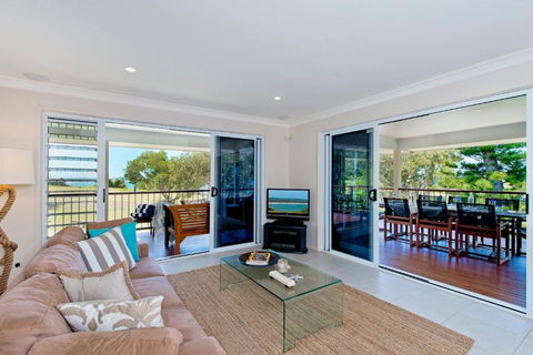 Allure By The Sea - Accommodation Newcastle 4