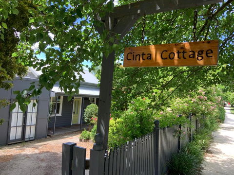 Cinta Cottage - Accommodation Newcastle 4