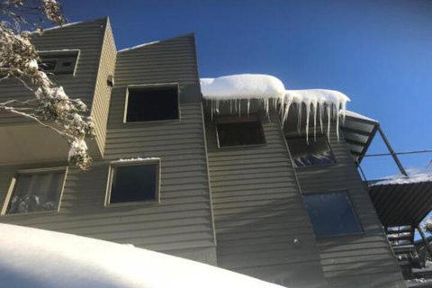 Winterbrook Chalet - Accommodation Newcastle 0