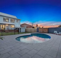 Waterview Beach house - Accommodation Newcastle
