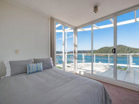 Penthouse 707 4 Bedroom Oceanview Penthouse - Accommodation Newcastle 2