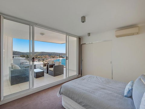 Penthouse 707 4 Bedroom Oceanview Penthouse - Accommodation Newcastle 3