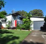 10 Double Island Drive Modern family home centrally located swimming pool  outdoor area - Accommodation Newcastle