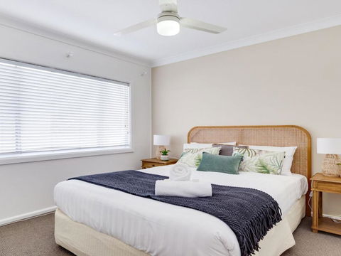 Ocean Blue Apartment Three Apartment On 2nd Level - Accommodation Newcastle 1