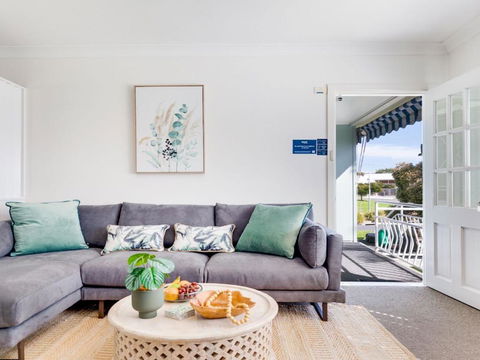 Ocean Blue Apartment Three Apartment On 2nd Level - Accommodation Newcastle 4
