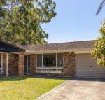 Corner Haven family retreat with outdoor living - Accommodation Newcastle