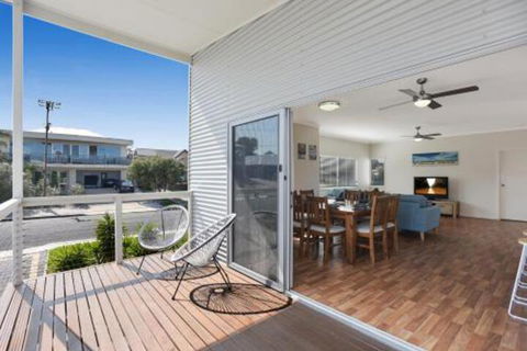 Moana Dreams - Accommodation Newcastle 0