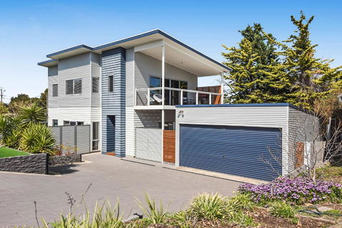 Moana Dreams - Accommodation Newcastle 7