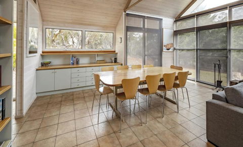 Silvertop Chalet - Accommodation Newcastle 6
