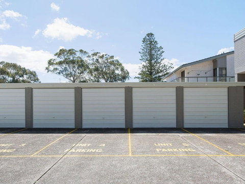 5 Casuarinas 33 Soldiers Point Road Superb Waterfront Unit - Accommodation Newcastle 1