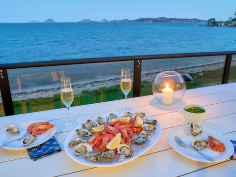 5 Casuarinas 33 Soldiers Point Road Superb Waterfront Unit - Accommodation Newcastle 6