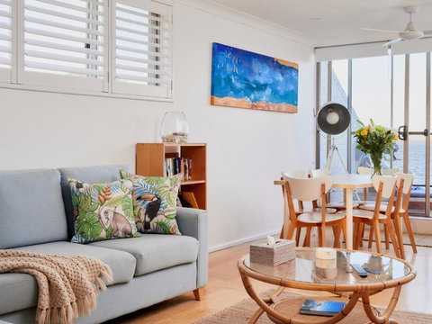 5 Casuarinas 33 Soldiers Point Road Superb Waterfront Unit - Accommodation Newcastle 5