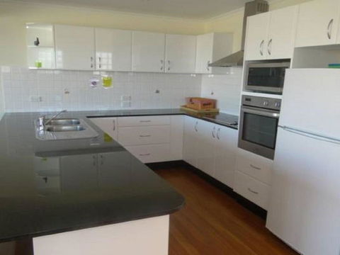 Ultimate Beach House 19a Graham Street Views Peace & Quiet - Accommodation Newcastle 5