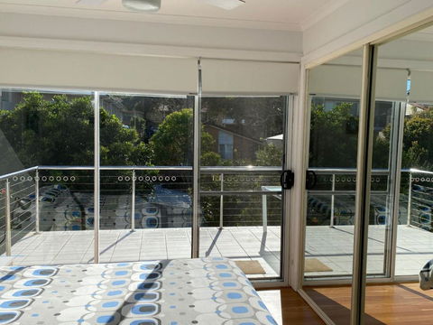 Ultimate Beach House 19a Graham Street Views Peace & Quiet - Accommodation Newcastle 6