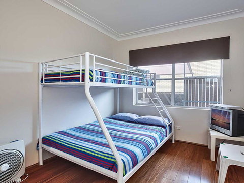 Banyan 14 Montevideo Parade Spacious Three Bedroom Pet Friendly Property With Air Con - Accommodation Newcastle 5