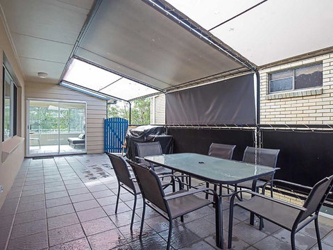 Banyan 14 Montevideo Parade Spacious Three Bedroom Pet Friendly Property With Air Con - Accommodation Newcastle 4