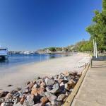 Banyan 14 Montevideo Parade Spacious Three Bedroom Pet Friendly Property With Air Con - Accommodation Newcastle 0