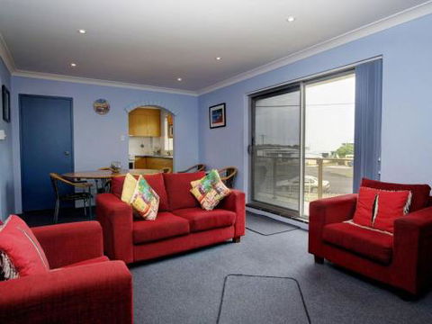 Anchorage 7 Beautifully Renovated Close To Rockpool - Accommodation Newcastle 6