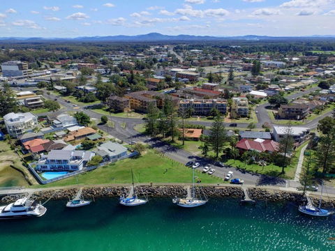 Anchorage 7 Beautifully Renovated Close To Rockpool - Accommodation Newcastle 2