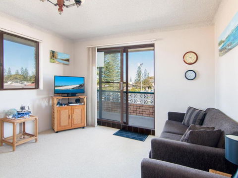 Seabreeze 4 Opposite Bowling Club - Accommodation Newcastle 5
