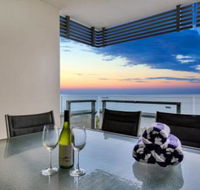 Oceana Darwin Central Oceanfront 3 bedroom 2 Lounge Room Pool Gym Tennis Court Sleeps 9 - Accommodation Newcastle