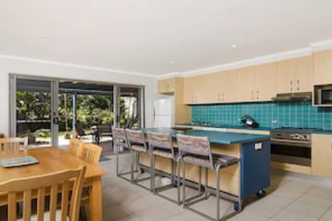 Moana Retreat WiFi - Accommodation Newcastle 0
