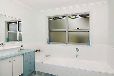 Moana Retreat WiFi - Accommodation Newcastle 2