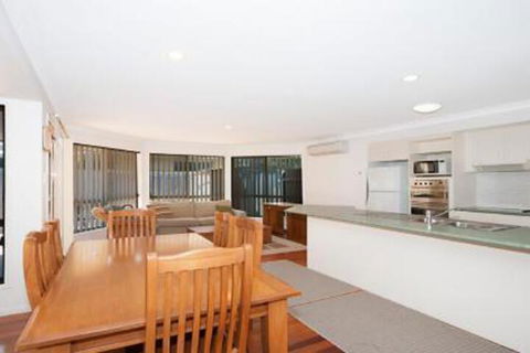 Seachange Foxtel Netflix WiFi - Accommodation Newcastle 2