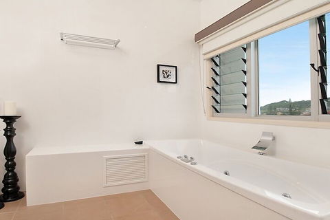 Costa Del Sol - Accommodation Newcastle 2
