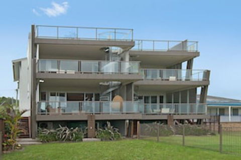 Costa Del Sol - Accommodation Newcastle 0