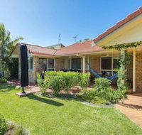 SECRET GARDEN WiFi Netflix Pet Friendly - Accommodation Newcastle