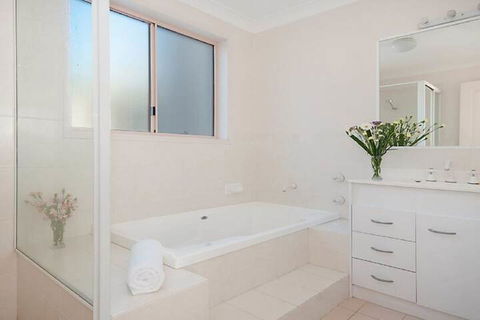 Pacific Rose Winter Holiday Special - Accommodation Newcastle 4