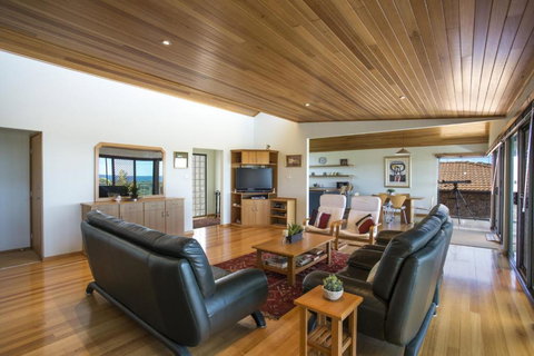 Elevated Views At Burrill Lake 17 Canberra Cres - Accommodation Newcastle 4