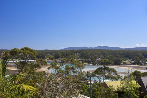Elevated Views At Burrill Lake 17 Canberra Cres - Accommodation Newcastle 5