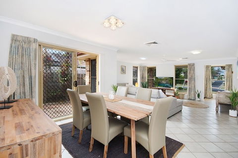 Kailani Beach House - Accommodation Newcastle 2