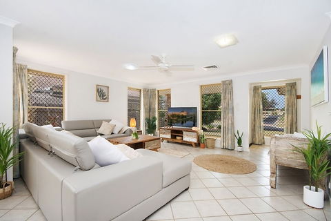 Kailani Beach House - Accommodation Newcastle 0