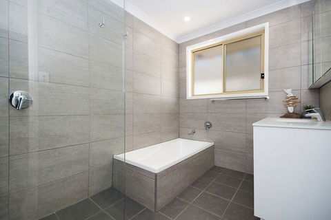 Kailani Beach House - Accommodation Newcastle 6