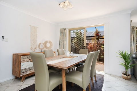 Kailani Beach House - Accommodation Newcastle 5