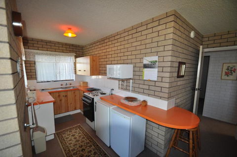 Flat 1 / 15 Dalmeny Drive - Accommodation Newcastle 4