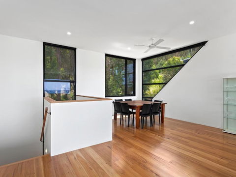 The Cube Striking Architectural Showpiece - Accommodation Newcastle 5