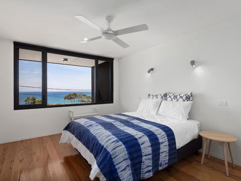 The Cube Striking Architectural Showpiece - Accommodation Newcastle 6