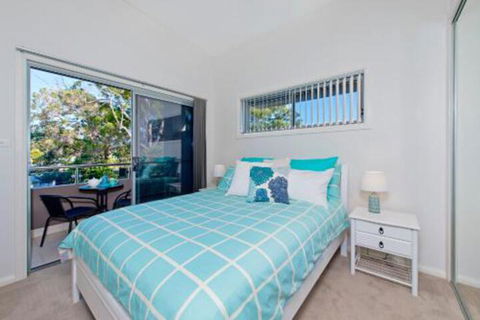 Suibhne Modern Unit Opposite River - Accommodation Newcastle 0
